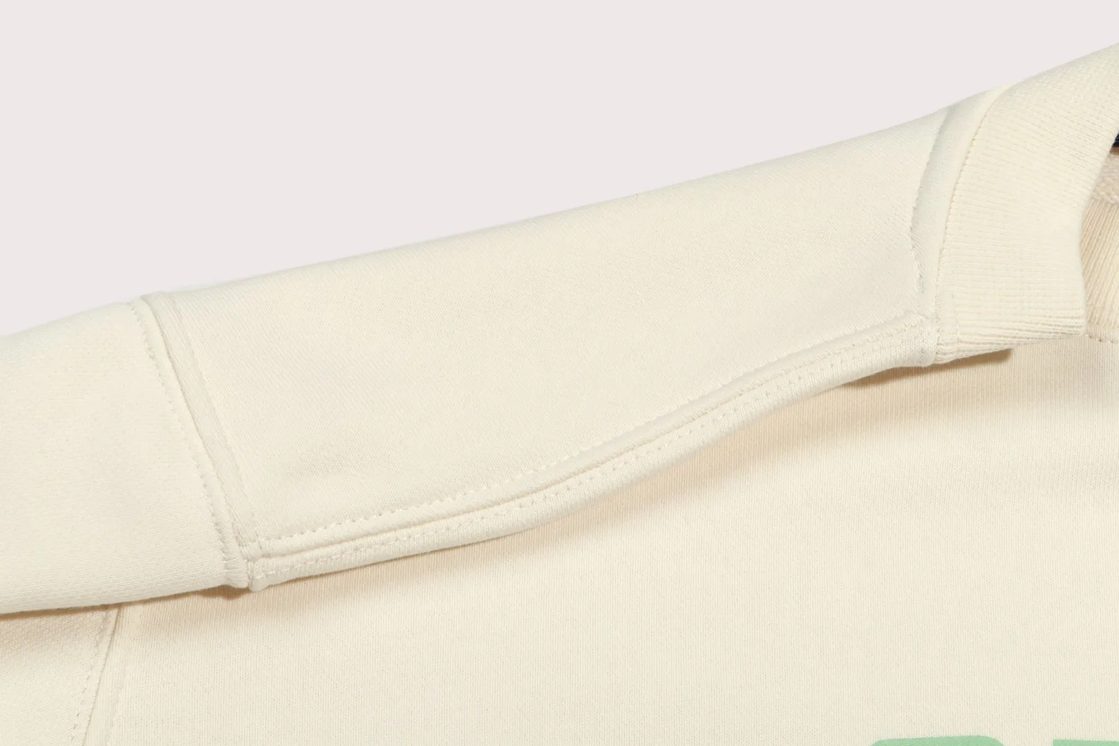 🅿️250 hot style on the shelves🔥❗ 💫〖Louis Vuitton LV〗 Fashionable round neck sweatshirt, casually matched with various styles, it is perfectly handsome😎The whole dress is made of double waistcoats, which makes the whole dress more three-dimensional. Not ordinary factories can do such fine work. The 2025 spring style counters are on sale, exquisite round neck terry sweatshirt, high-end double-strand pure cotton Customized drawstring ribs are dyed in the same vat and are complete with three standards. The chest craftsmanship adopts a simple and elegant pattern on the chest, which is easy to control for any age group! Fit and comfortable! Customized thickened 440g terry sweatshirt fabric, soft and comfortable to the touch, with a three-dimensional shape! 🙌🏻 It’s also very breathable, so it’s a versatile style that can be worn with any outfit! ✔Color: Black White Apricot Size: S M L XL 2XL